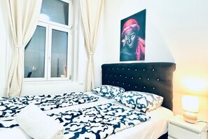 1 bedroom, desk, WiFi, bed sheets