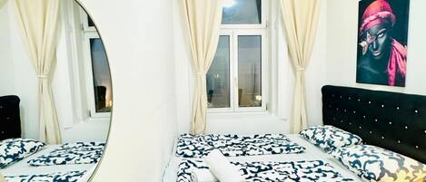 1 slaapkamer, een bureau, wifi, beddengoed