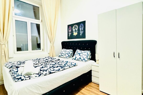 1 室のベッドルーム、WiFi、ベッドシーツ