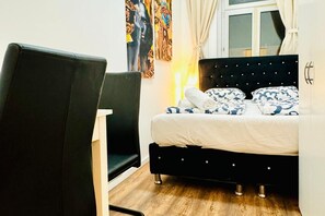 1 quarto, escrivaninha, Wi-Fi, roupa de cama