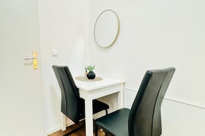 Interior - Lovely Room for Two, Close to Atzgersdorf Station (Vienna)