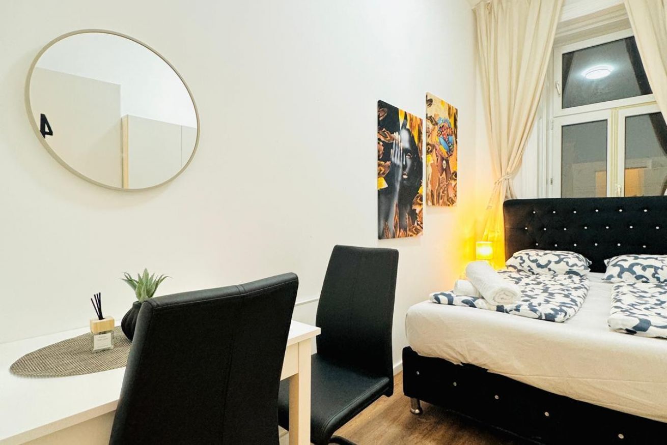 1 bedroom, desk, WiFi, bed sheets