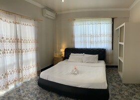 King Studio with Balcony | Desk, laptop workspace, iron/ironing board, free WiFi