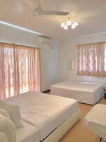 办公桌、笔记本电脑工作区、熨斗/熨板、免费 WiFi