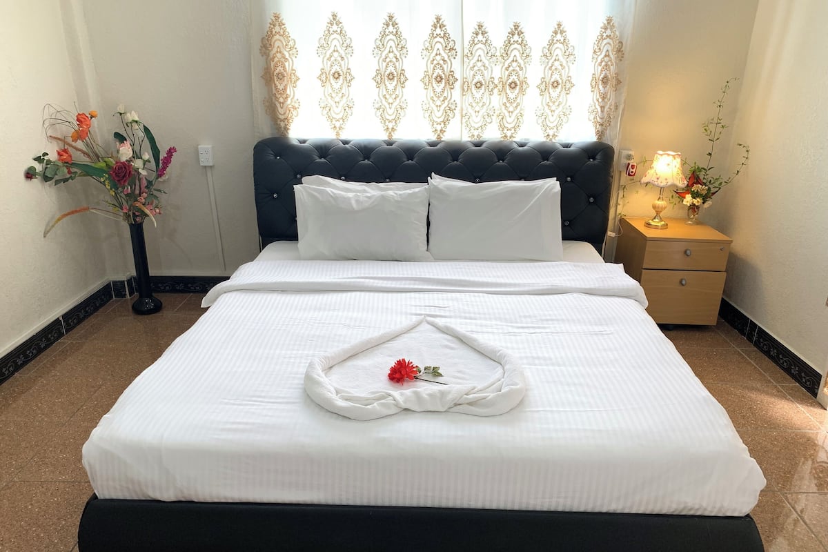 King Studio with Balcony | Desk, laptop workspace, iron/ironing board, free WiFi