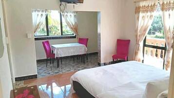 Desk, laptop workspace, iron/ironing board, free WiFi