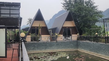 Comfort-Dreibettzimmer, Bergblick | Wohnbereich