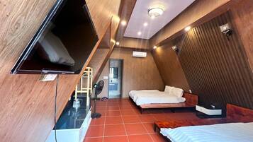 1 bedroom, desk, free WiFi, bed sheets