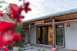 Quầy tiếp tân