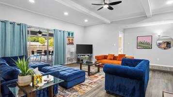 Älytelevisio, videopelejä, pöytäjalkapallopöytä