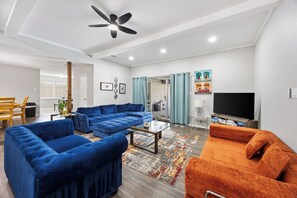 TV connectée, jeux vidéo, baby-foot