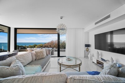 Breathtaking panoramic views meet tranquility and comfort. Forster HOT spot. 