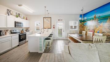 Refrigerador, microondas, horno, placa de cocina