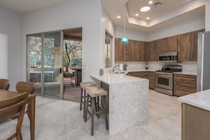 Private kitchen - Starlite Ranch - Rooftop deck & attached casita (Sedona)
