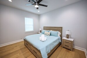 5 chambres, fer et planche à repasser, Wi-Fi, draps fournis