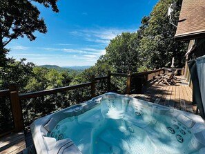 Outdoor spa tub - King Bed, Arcade, Hot Tub, Amazing Views (Jasper)
