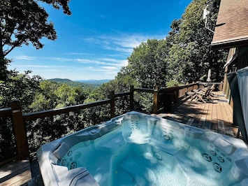 Long range mountain views from the hot tub