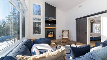 Télévision, cheminée