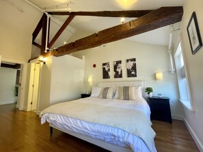 2 bedrooms, desk, iron/ironing board, free WiFi