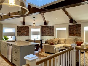 Smart TV, stereo - The Penthouse at Penhallow (Portsmouth)