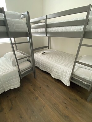 3 Schlafzimmer, Bügeleisen/Bügelbrett, WLAN, Bettwäsche