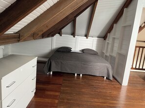 3 chambres, fer et planche à repasser, Wi-Fi, draps fournis