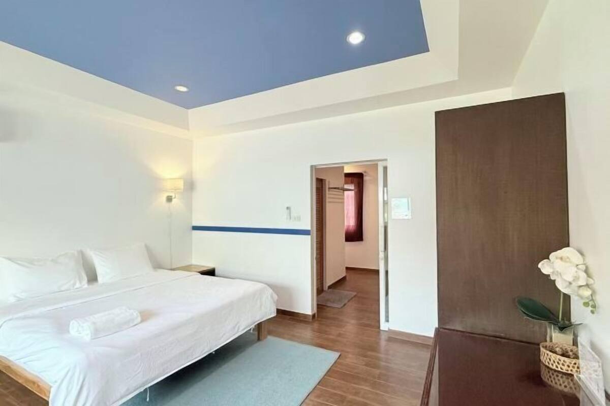 1 bedroom, free WiFi, bed sheets