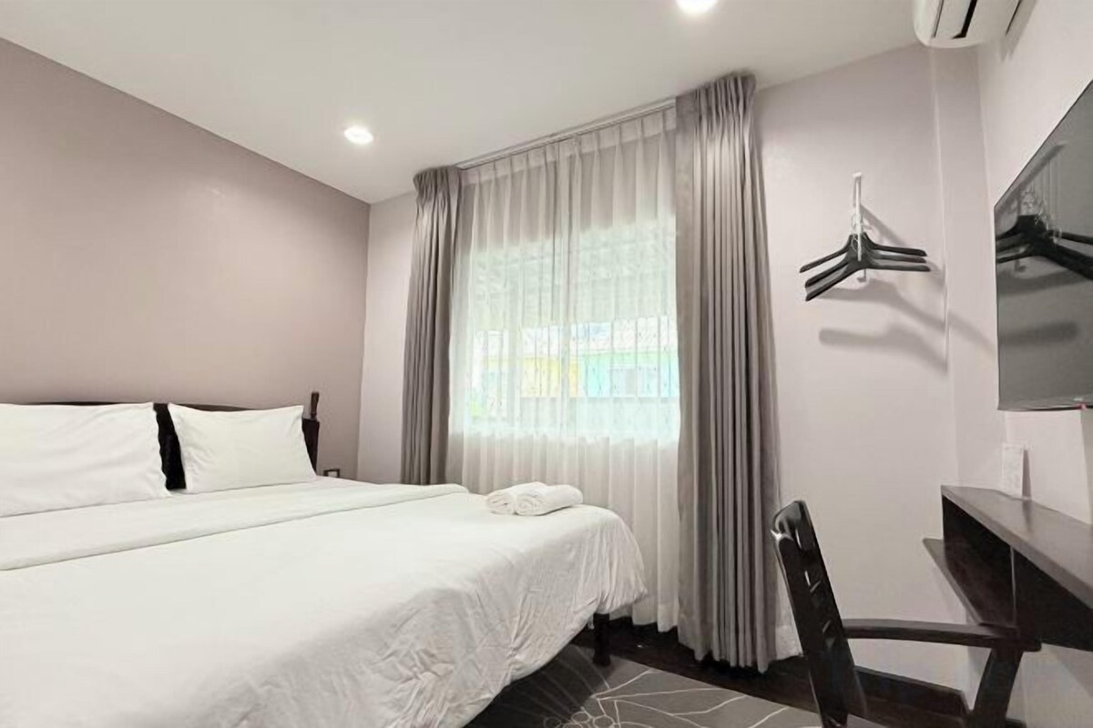 WiFi (free), bed sheets