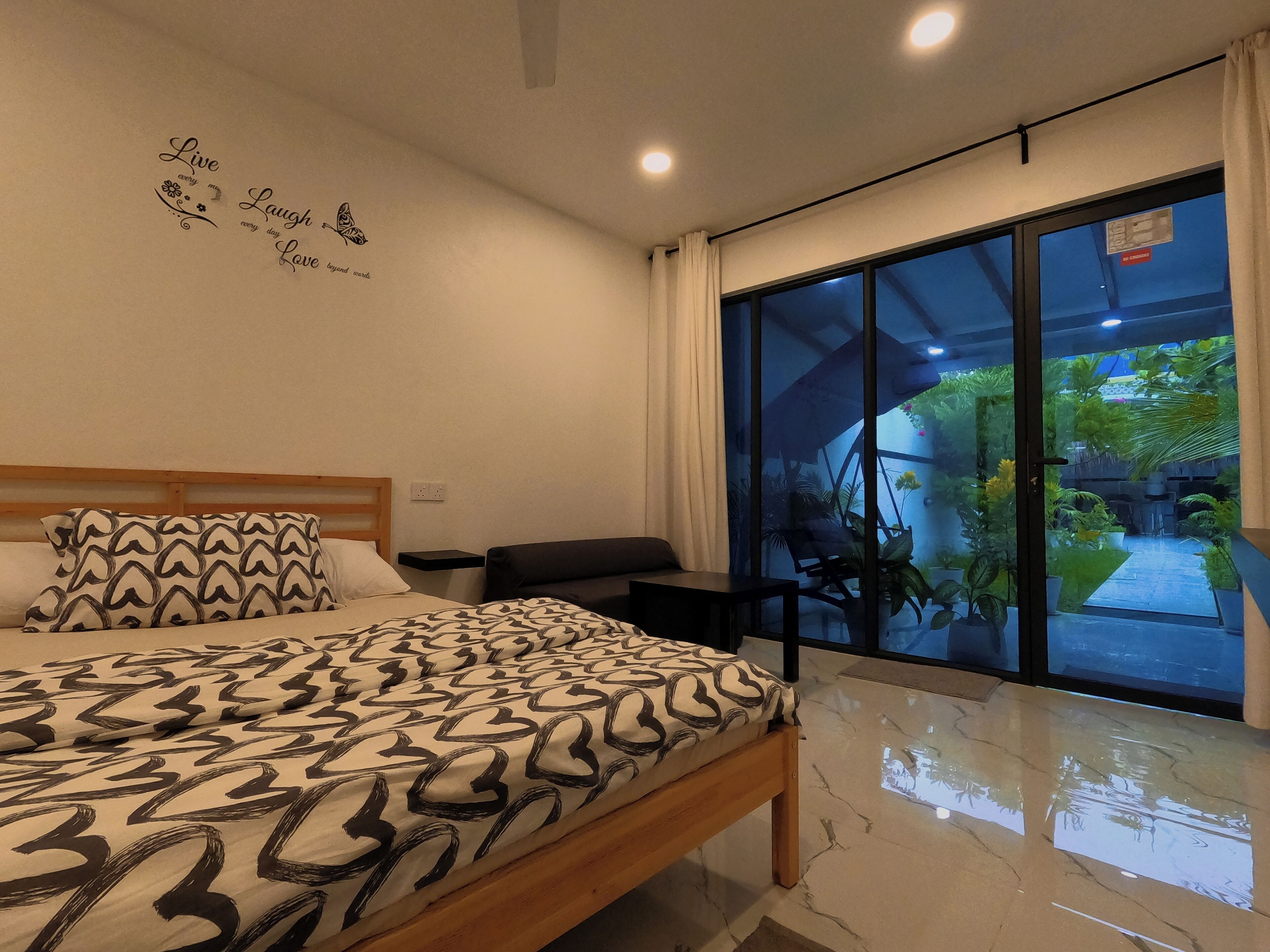 4 bedrooms, iron/ironing board, WiFi, bed sheets