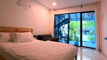 4 bedrooms, iron/ironing board, WiFi, bed sheets