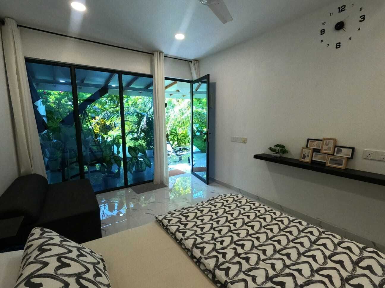 4 habitaciones, caja de seguridad en la habitación y escritorio 