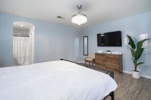 4 bedrooms, in-room safe, desk, iron/ironing board