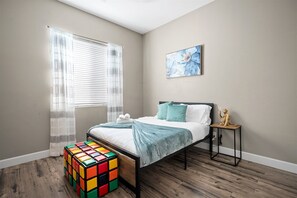 5 bedrooms, desk, iron/ironing board, travel crib
