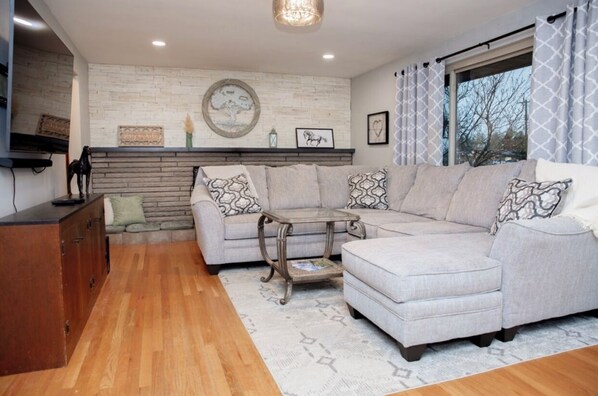 Smart TV - Beautiful Home: Central Location (Florence)