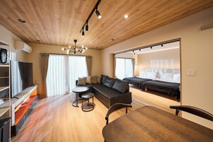 家庭公寓式客房, 阳台, 花园景观 | 2 多间卧室、高档床上用品、熨斗/熨衣板、免费 WiFi