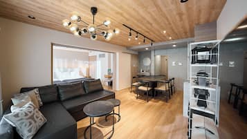 Familielejlighed - balkon - udsigt til have | 2 soveværelser, premium-sengetøj, strygejern/strygebræt, gratis Wi-Fi