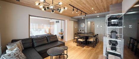 家庭公寓客房, 陽台, 花園景觀 | 2 間臥室、高級寢具、熨斗/熨衣板、免費無線上網