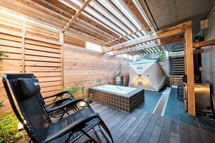 家庭公寓式客房, 阳台, 花园景观 | 露台