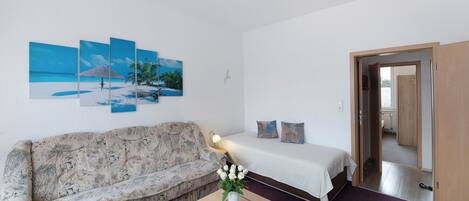 1 bedroom, free WiFi, bed sheets