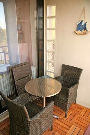 Dining - Apartment 'Neptun' with Sea View, Balcony and Wi-Fi (Wunstorf-Steinhude)