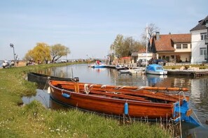 Marina - Apartment 'Neptun' with Sea View, Balcony and Wi-Fi (Wunstorf-Steinhude)