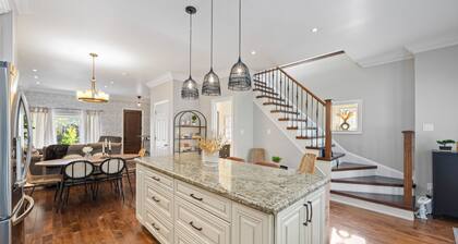 Luxurious 5BR-4WR Home in Downtown Toronto â Modern, Spacious & Cozy Retreat!