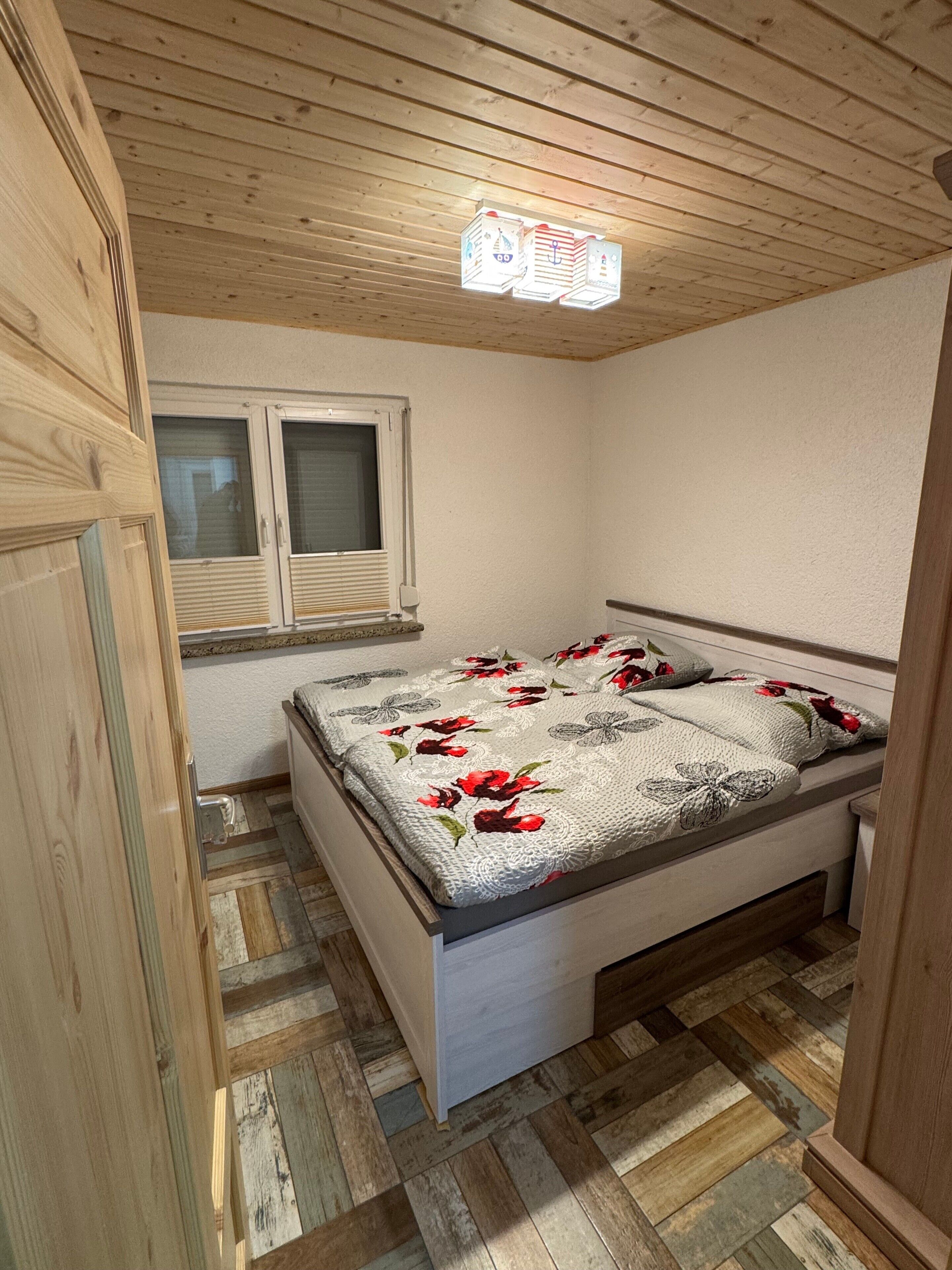 1 bedroom, bed sheets