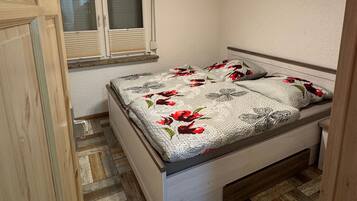 1 bedroom, bed sheets