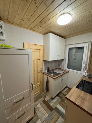 Refrigerador, microondas, horno, placa de cocina