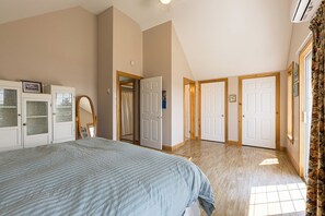 3 habitaciones, escritorio, wifi gratis y ropa de cama