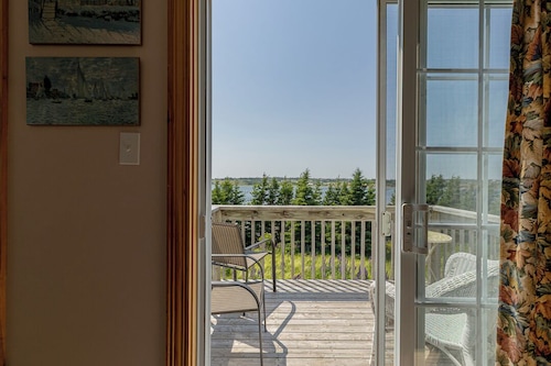 Beach Hill Cottage—Waterview PEI Retreat with Wraparound Deck & Family-Friendly