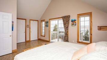 3 bedrooms, desk, free WiFi, bed sheets