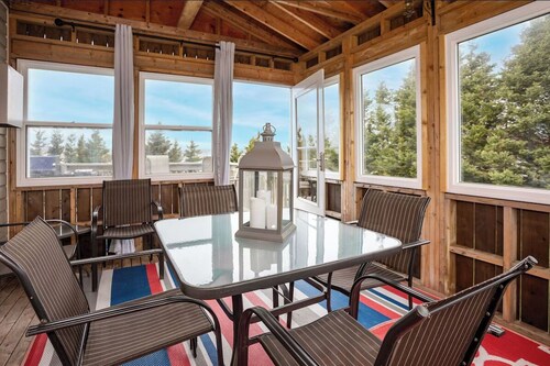 Beach Hill Cottage—Waterview PEI Retreat with Wraparound Deck & Family-Friendly