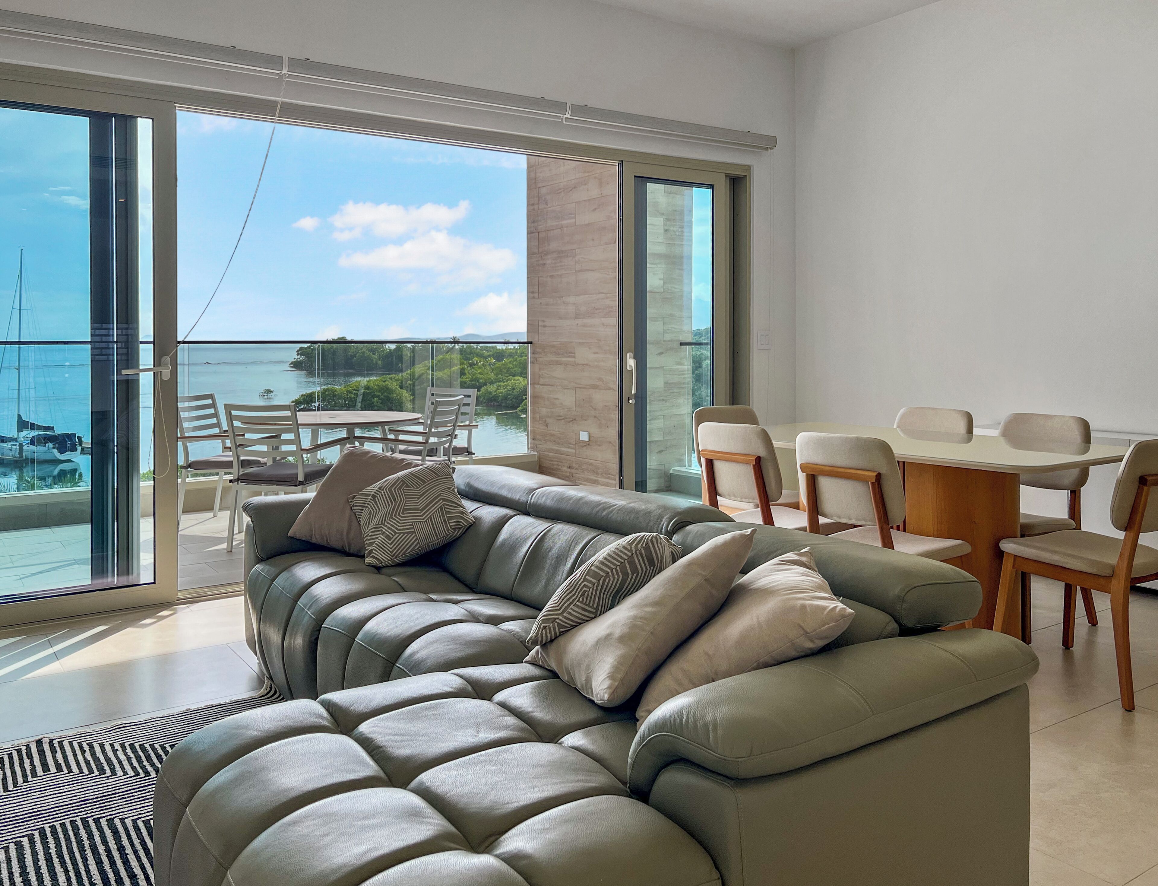 TV connectée, jeux vidéo, baby-foot, table de tennis de table